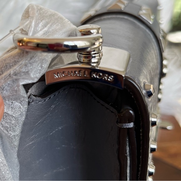 MICHAEL MICHAEL KORS
Greenwich Small Studded Metallic Logo Grey Crossbody Bag - Picture 5 of 16